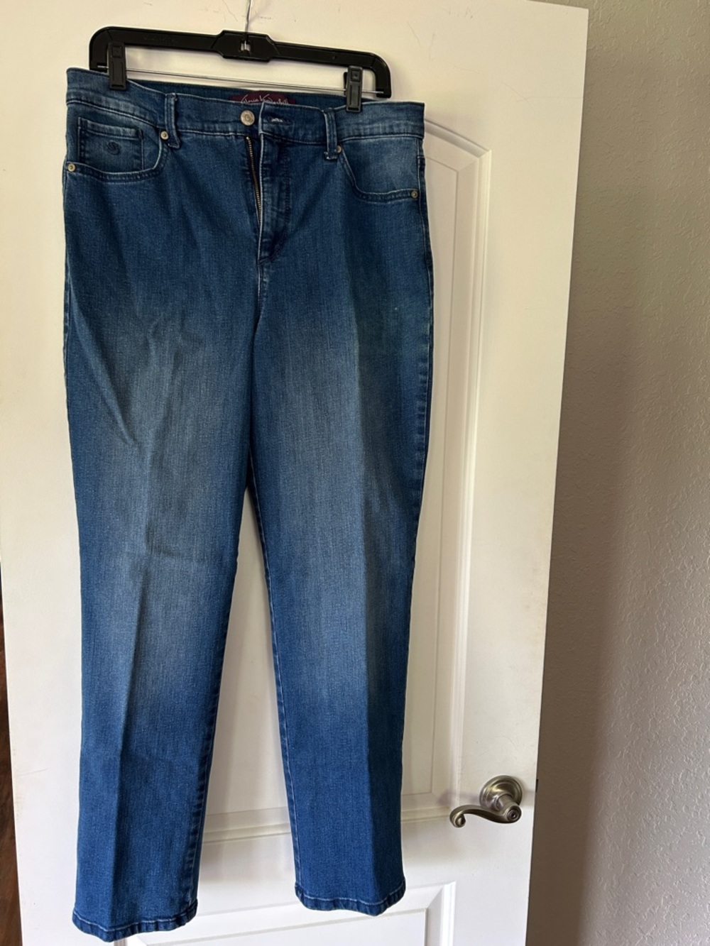 Gloria Vanderbilt Mid-Blue Jeans